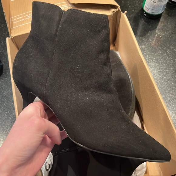 NIB SIZE 11 black boots - Picture 3 of 4